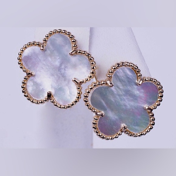 Flower Shaped White Clover Earrings Trimmed In Gold - Picture 1 of 1